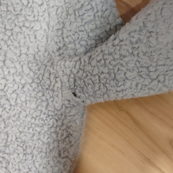 Sweater - Picture 4 of 4